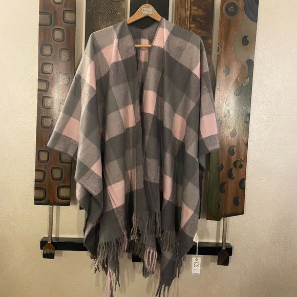 Pretty Persuasions Long Shawl with fringe, one size reversible NWT - Picture 3 of 5